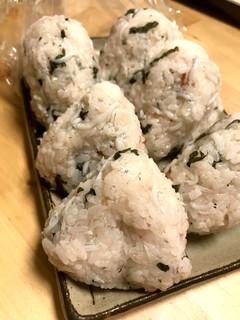 梅干し入れて炊飯するだけ。簡単混ぜご飯!-レシピのメイン写真