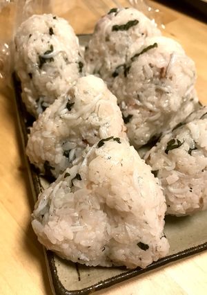 梅干し入れて炊飯するだけ。簡単混ぜご飯！-レシピのメイン写真