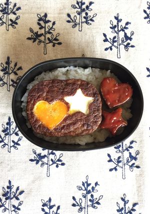 お弁当に！マルシンハンバーグデコ♡-レシピのメイン写真