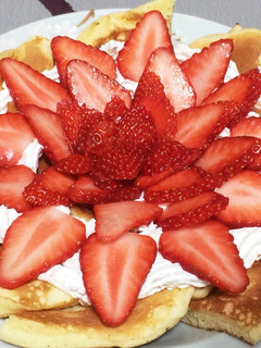 イチゴたっぷりホットケーキ-レシピのメイン写真