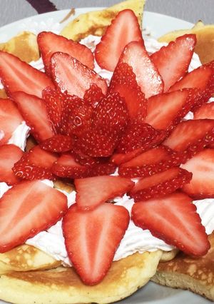 イチゴたっぷりホットケーキ-レシピのメイン写真