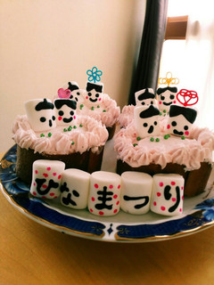 市販のロールケーキで、ひな祭りケーキ-レシピのメイン写真