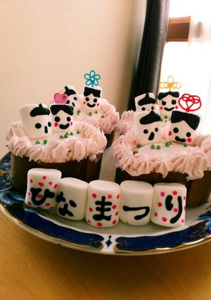 市販のロールケーキで、ひな祭りケーキ-レシピのメイン写真