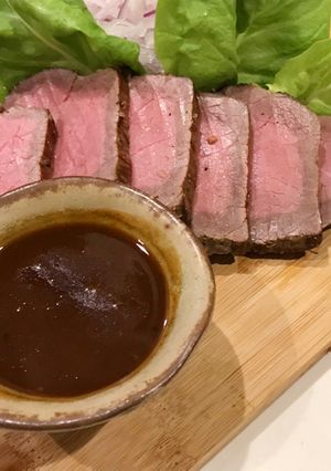 簡単デミソースの桃色ローストビーフ-レシピのメイン写真