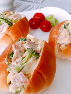 朝食やランチに♪サラダのロールパンサンド-レシピのメイン写真