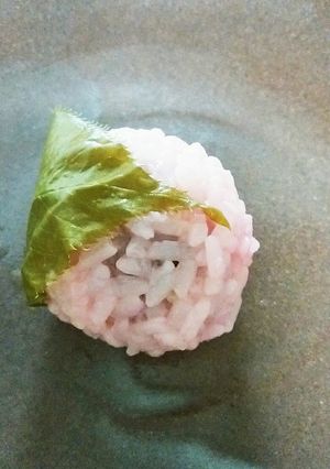 甘さ控えめ。ビーツで色づけ桜餅-レシピのメイン写真