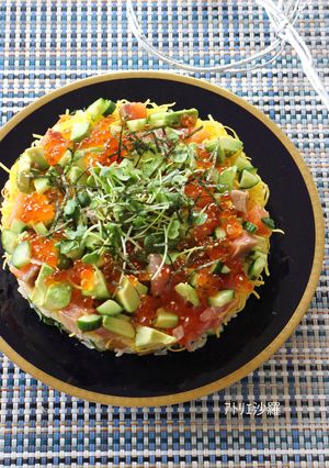 市販品で簡単＆豪華♪海鮮ちらし寿司ケーキ-レシピのメイン写真