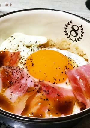 ソースが決めて☆やわらかベーコンエッグ丼-レシピのメイン写真