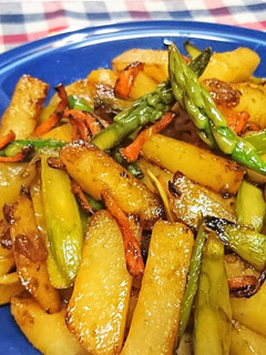 【じゃが芋とアスパラのピリ辛バター炒め】-レシピのメイン写真