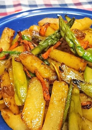 【じゃが芋とアスパラのピリ辛バター炒め】-レシピのメイン写真
