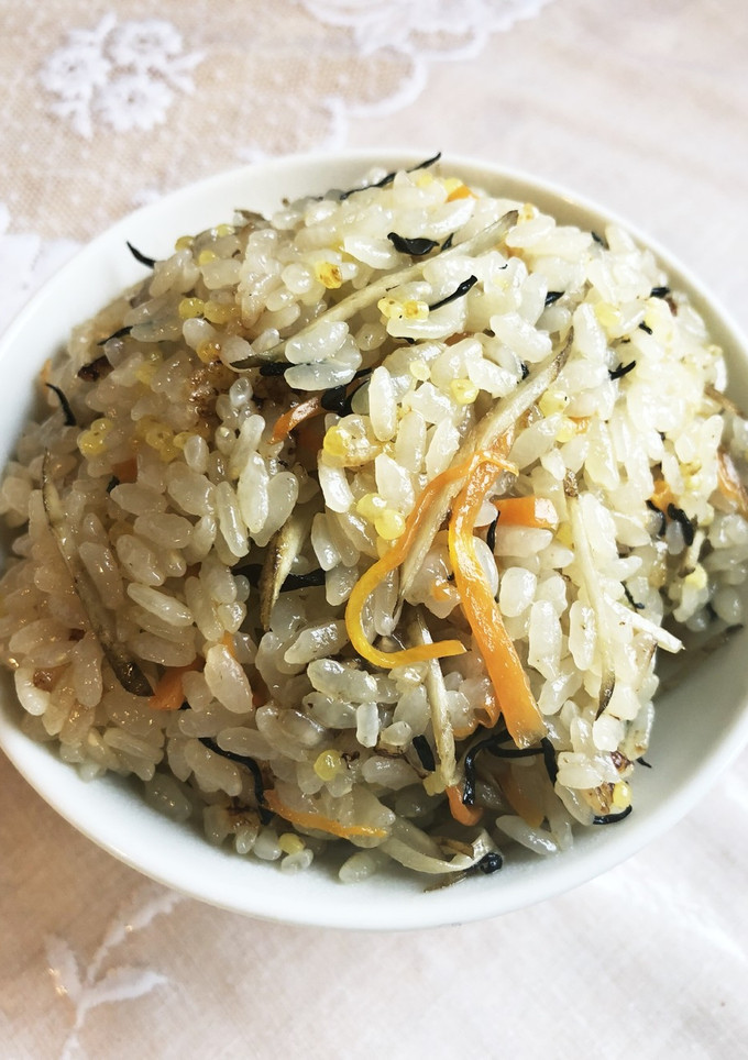炊飯器で根菜とヒジキの炊き込みご飯-レシピのメイン写真