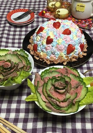 お祝いだから華やかに！ローストビーフ丼-レシピのメイン写真