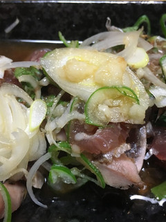 酒のつまみに簡単鰹のタタキ盛り付け-レシピのメイン写真