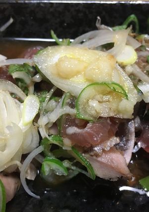 酒のつまみに簡単鰹のタタキ盛り付け-レシピのメイン写真