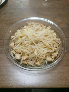 子供も食べる!もやしと鶏皮で酒のつまみ!-レシピのメイン写真