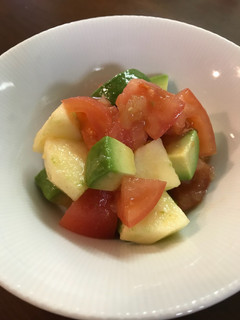 アボカドとトマトとりんごのサラダ-レシピのメイン写真