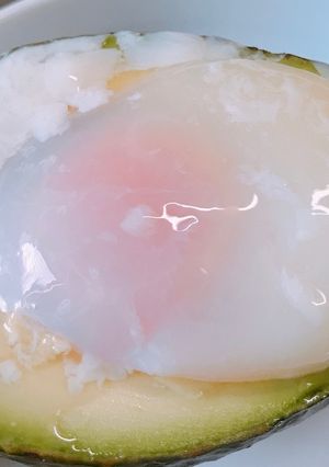 アボカドに!トロける温泉卵をのせて♪-レシピのメイン写真