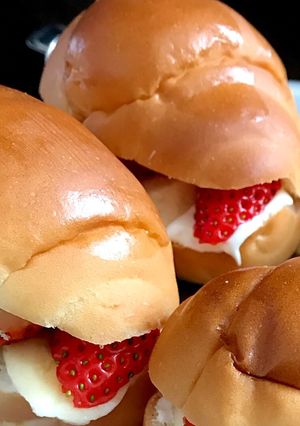 バターロールでフルーツサンド☆離乳食にも-レシピのメイン写真