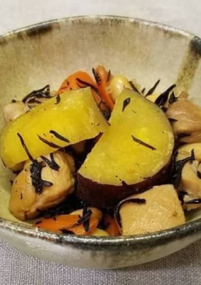 志布志産さつま芋とひじきを使った煮物-レシピのメイン写真