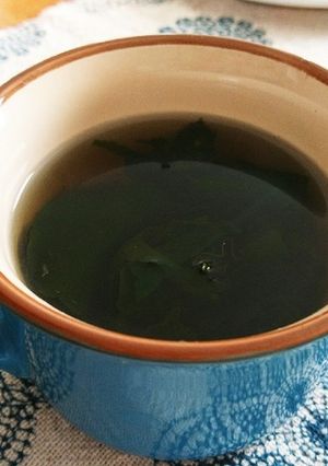朝ごはんに添えたい簡単わかめのお吸い物-レシピのメイン写真