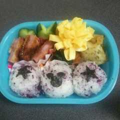 รูปของ お弁当に☆薄焼きたまごのクルクルお花❤