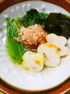 セリと生ワカメと花麩DE春のお浸し♪-レシピのメイン写真
