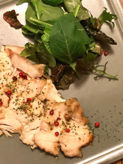 簡単しっとり♪鶏胸肉のジェノバコンフィ-レシピのメイン写真