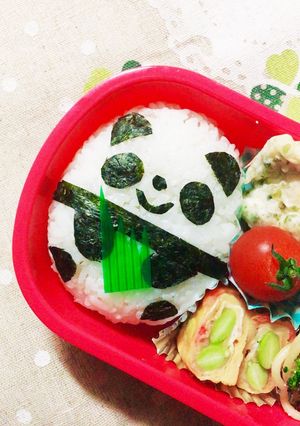 お弁当に٩(ˊωˋ*)وパンダおにぎり-レシピのメイン写真