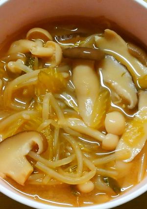 セロリもやし きのこの味噌コンソメスープ-レシピのメイン写真