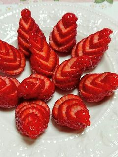 簡単!いちごの飾り切り-レシピのメイン写真