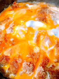 手羽元煮の煮汁リメイク。コク旨カツとじ-レシピのメイン写真