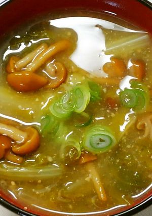 簡単 なめこと山東菜のお味噌汁❃朝食にも-レシピのメイン写真
