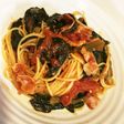ほうれん草とベーコンのトマトパスタ