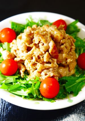 水菜deサラダ★特製だれ豚焼肉のせ-レシピのメイン写真