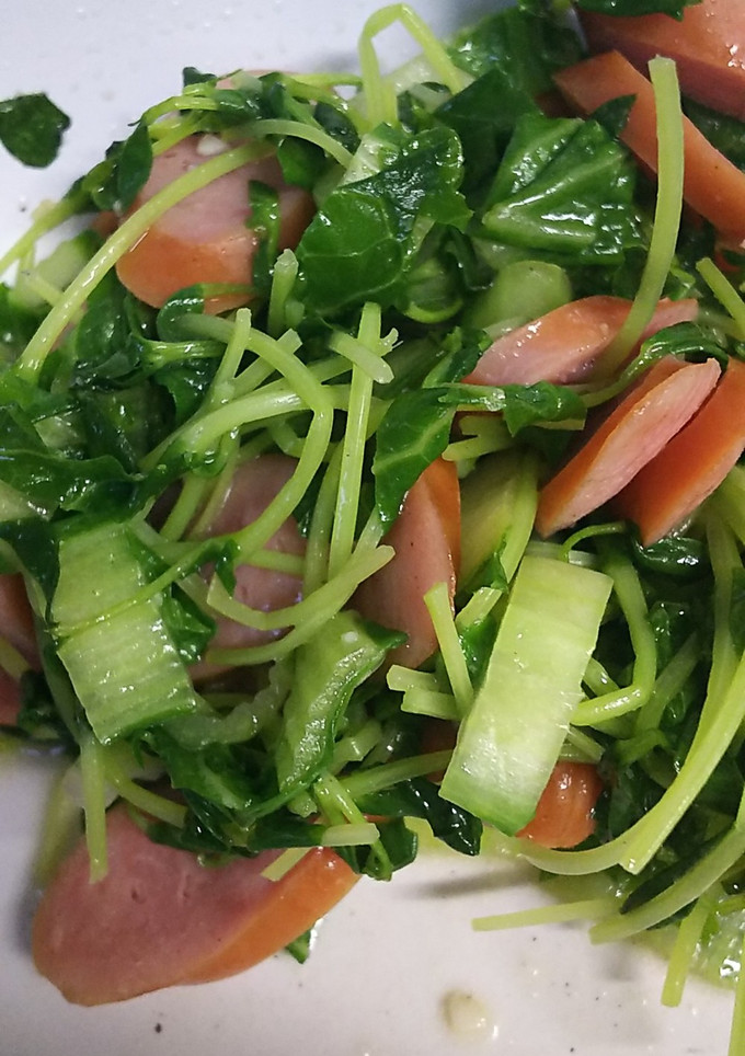 豆苗と白菜とソーセージの炒め物-レシピのメイン写真