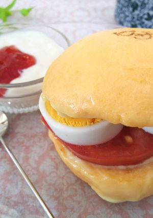 中華まんにトマトを挟んでみました☆-レシピのメイン写真