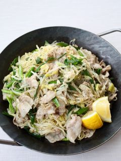 にんにくと胡椒効かせて【ネギ塩焼きそば】-レシピのメイン写真