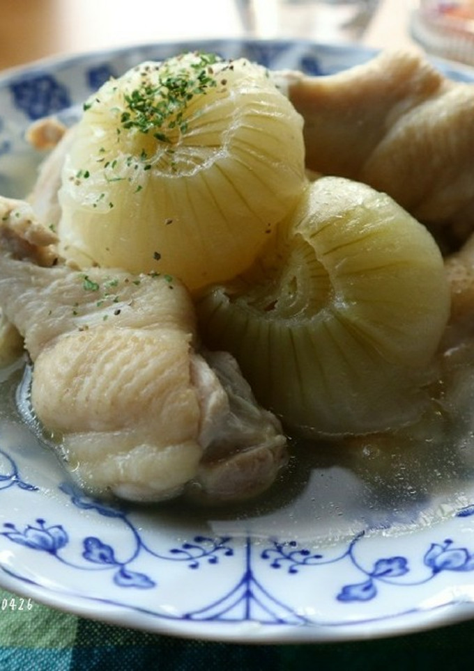 放置で簡単☆新玉ねぎと手羽元のコンソメ煮-レシピのメイン写真