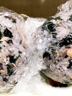 鮭とワカメの雑穀おにぎり-レシピのメイン写真