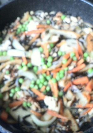 ヘルシー日本人なら誰でも食べたひじき煮物-レシピのメイン写真