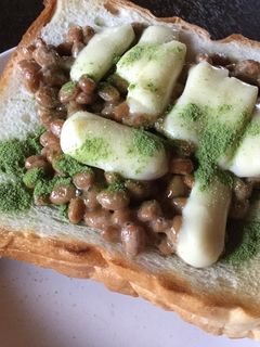 納豆と抹茶ラテのトースト-レシピのメイン写真