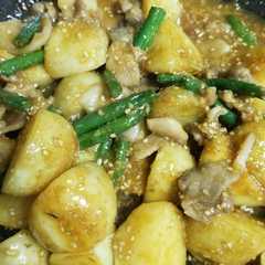 รูปของ 新じゃがと豚肉の味噌炒め