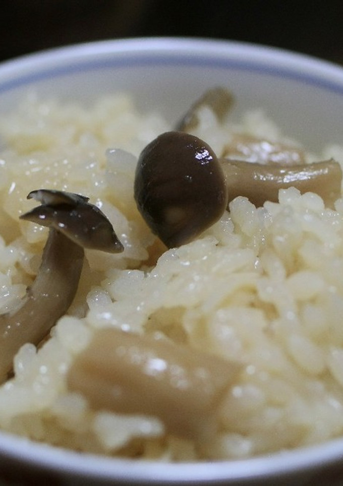 簡単！シメジとエノキの炊き込み御飯-レシピのメイン写真