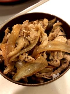 簡単!きのこ入り豚のしょうが焼き丼-レシピのメイン写真