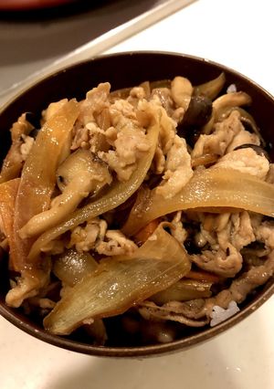 簡単！きのこ入り豚のしょうが焼き丼-レシピのメイン写真