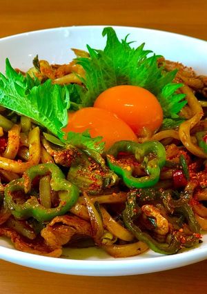 激辛ソース味の焼うどん 卵黄ダブルで-レシピのメイン写真