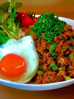 エスニック調そぼろ丼-レシピのメイン写真