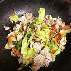 A picture of ☆簡単おかず☆あのタレで〜豚肉野菜炒め.