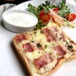 簡単朝食に!ベーコンピザトースト