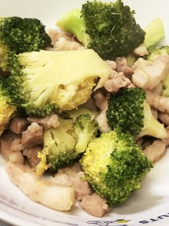 豚バラとブロッコリーのオイスター炒め-レシピのメイン写真